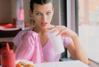 Milla Jovovich Wallpapers (75 wallpapers)