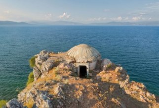 Бункеры холодной войны в Албании (24 фото)