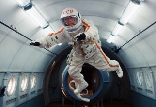 10 фантастических и основанных на реальных событиях картин про космос (11 фото)
